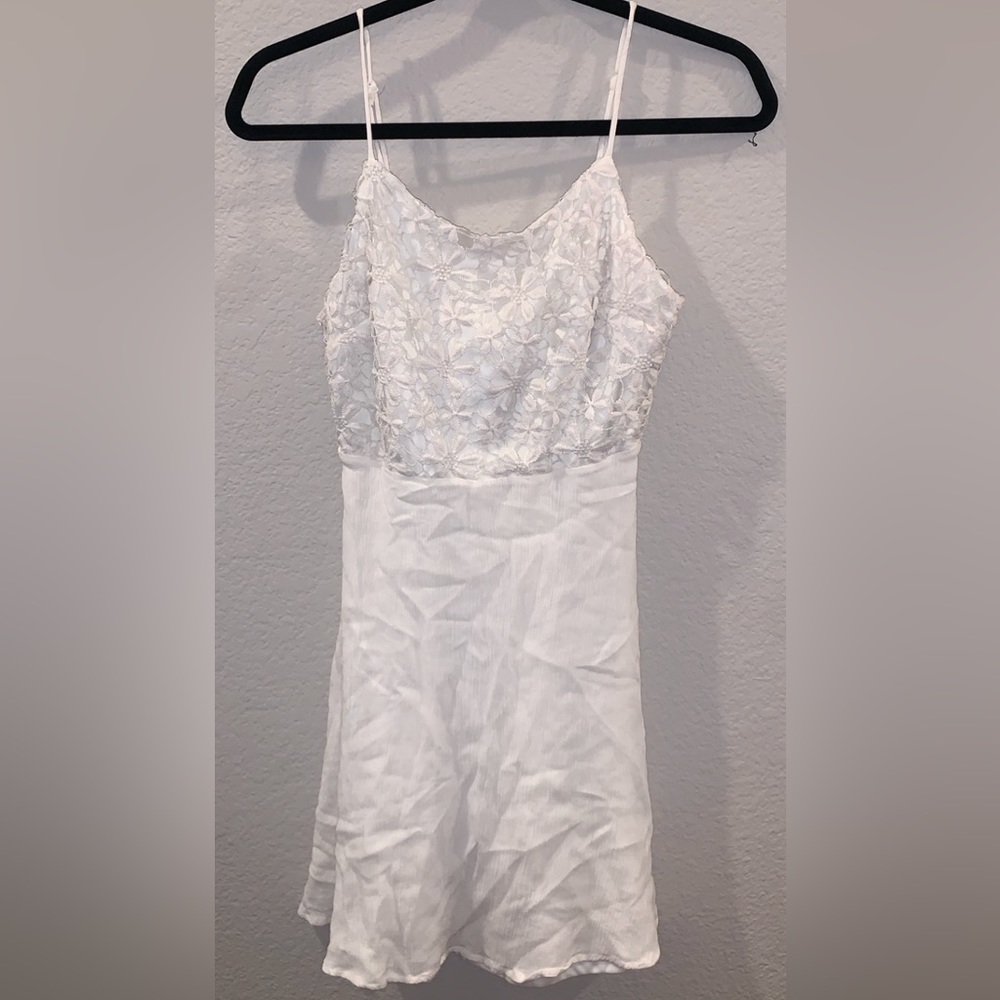 Super Cute Floral Tie/Zip Back Dress - Picture 2 of 7